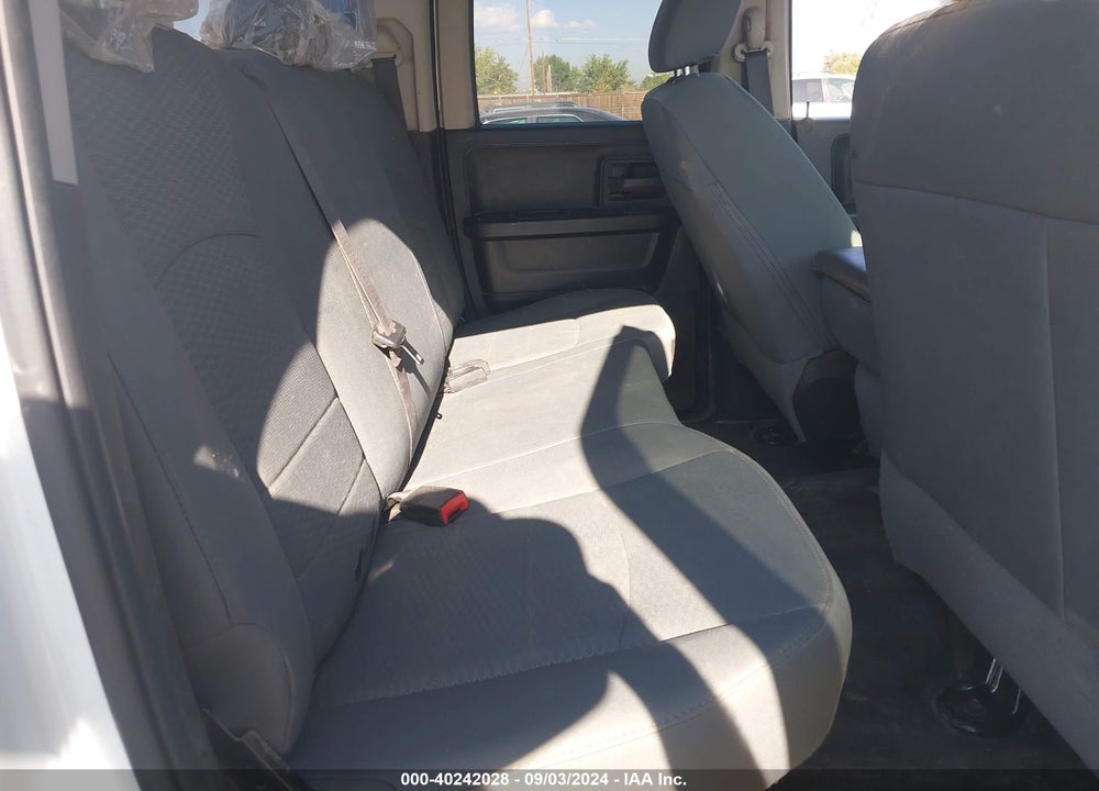 2019 RAM 1500 CLASSIC TRADESMAN QUAD CAB 4X4 6'4 BOX VIN: 1C6RR7FG8KS627487