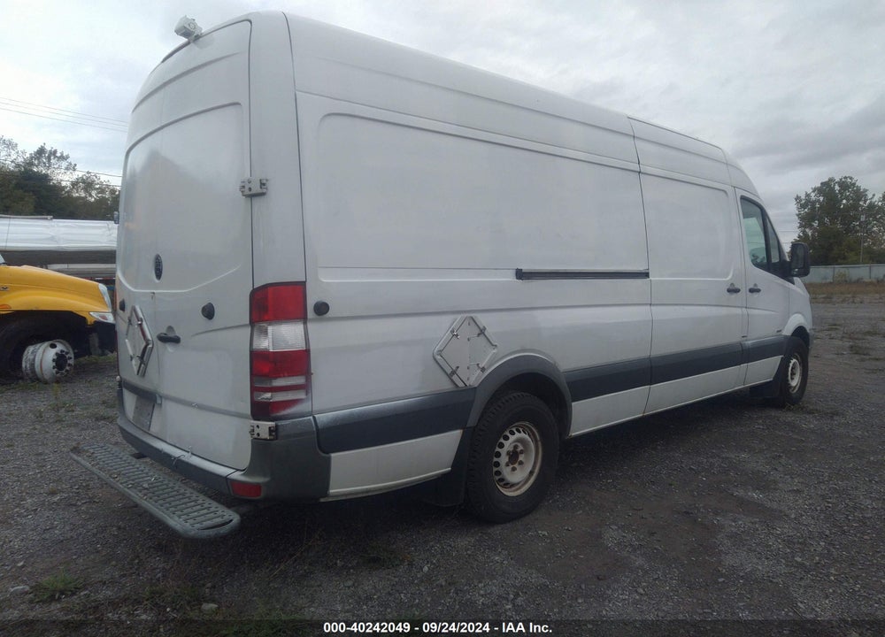 2011 MERCEDES-BENZ SPRINTER S HIGH ROOF VIN: WD3PE8CB1B5587014