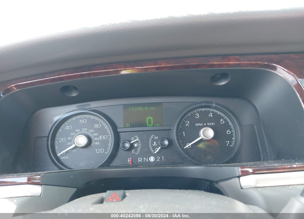 2009 LINCOLN TOWN CAR VIN: 2LNHM82V59X636647