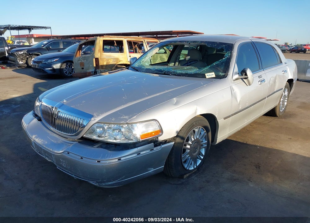 2009 LINCOLN TOWN CAR VIN: 2LNHM82V59X636647