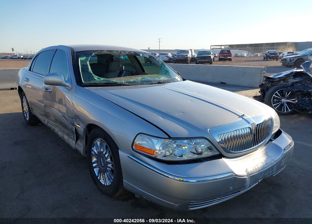 2009 LINCOLN TOWN CAR VIN: 2LNHM82V59X636647