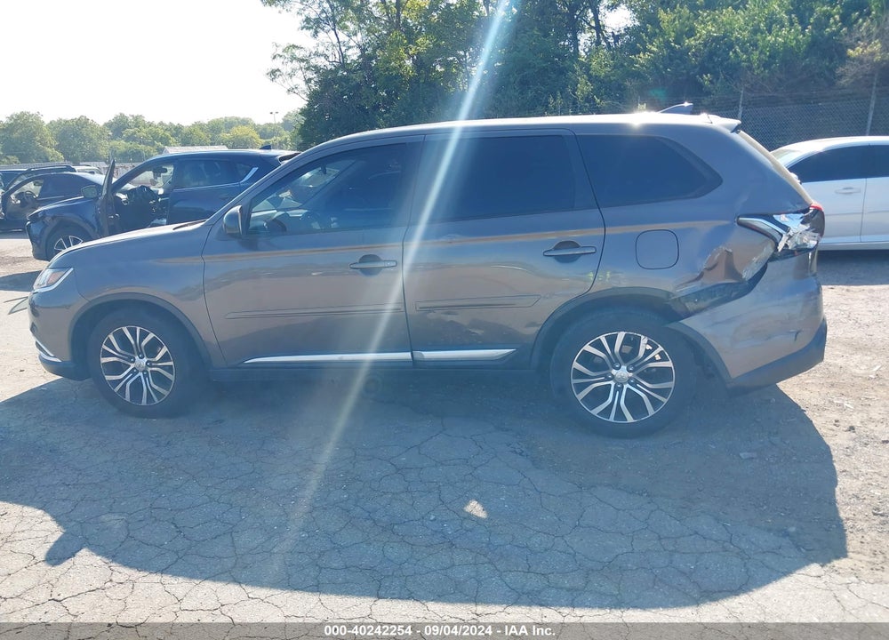 2017 MITSUBISHI OUTLANDER ES VIN: JA4AD2A33HZ035775
