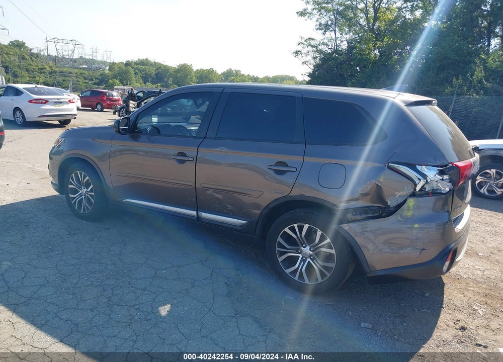 2017 MITSUBISHI OUTLANDER ES VIN: JA4AD2A33HZ035775