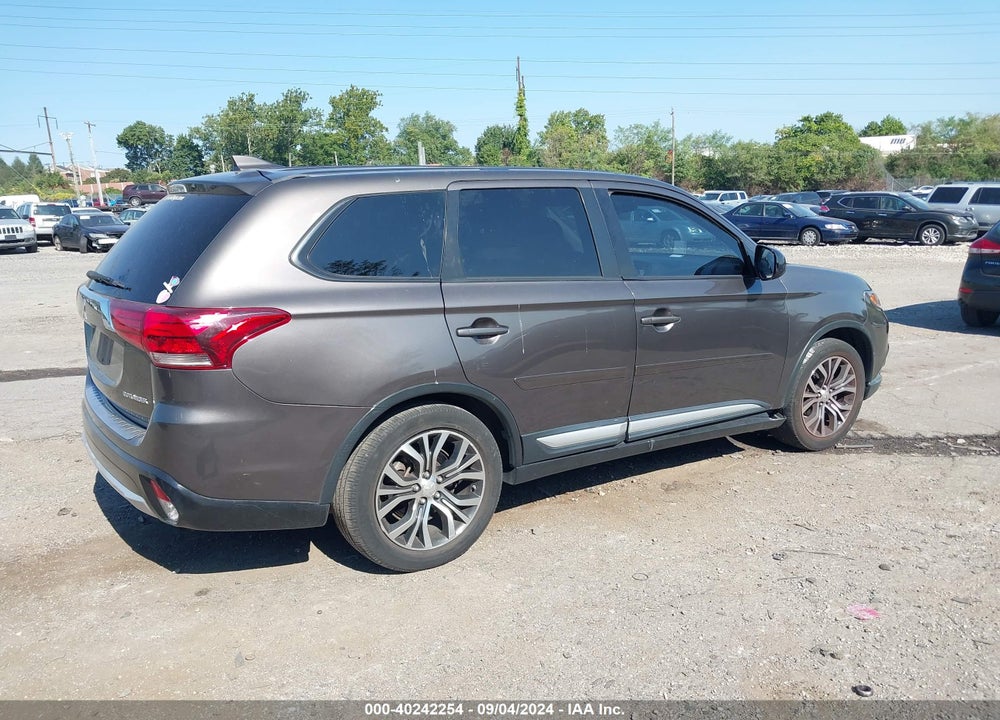 2017 MITSUBISHI OUTLANDER ES VIN: JA4AD2A33HZ035775