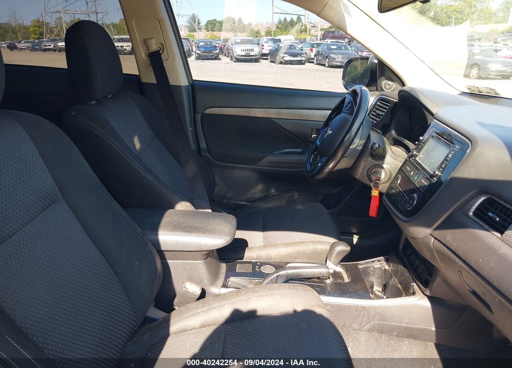 2017 MITSUBISHI OUTLANDER ES VIN: JA4AD2A33HZ035775