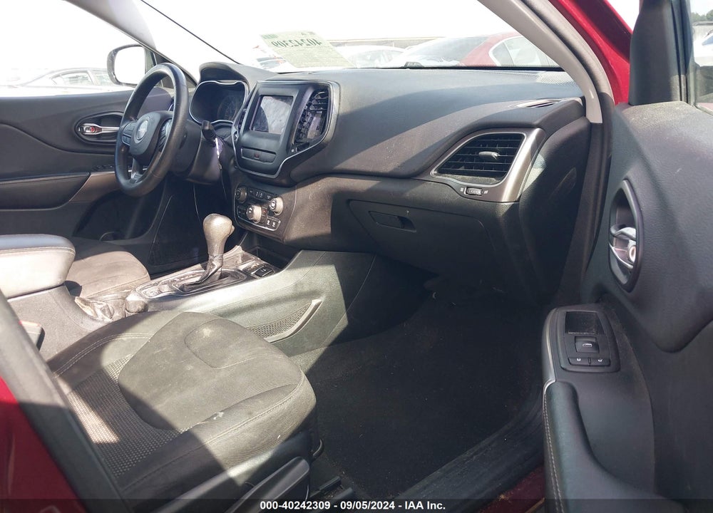 2019 JEEP CHEROKEE LATITUDE FWD VIN: 1C4PJLCB7KD358492