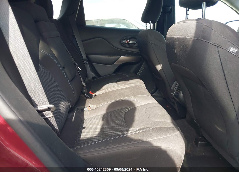 2019 JEEP CHEROKEE LATITUDE FWD VIN: 1C4PJLCB7KD358492