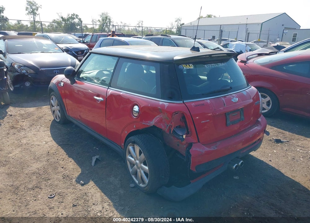 2007 MINI COOPER S VIN: WMWMF73517TT80228