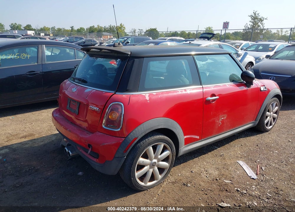 2007 MINI COOPER S VIN: WMWMF73517TT80228