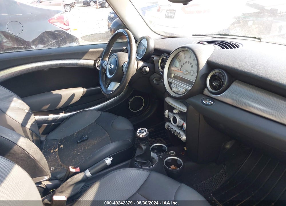 2007 MINI COOPER S VIN: WMWMF73517TT80228