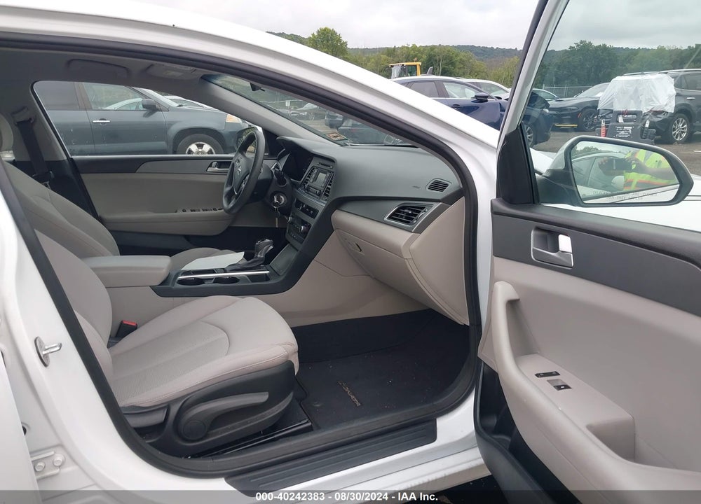 2015 HYUNDAI SONATA SE VIN: 5NPE24AF3FH132921