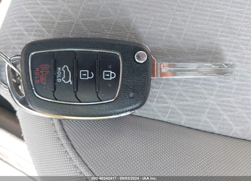2017 HYUNDAI TUCSON SE VIN: KM8J3CA47HU262810