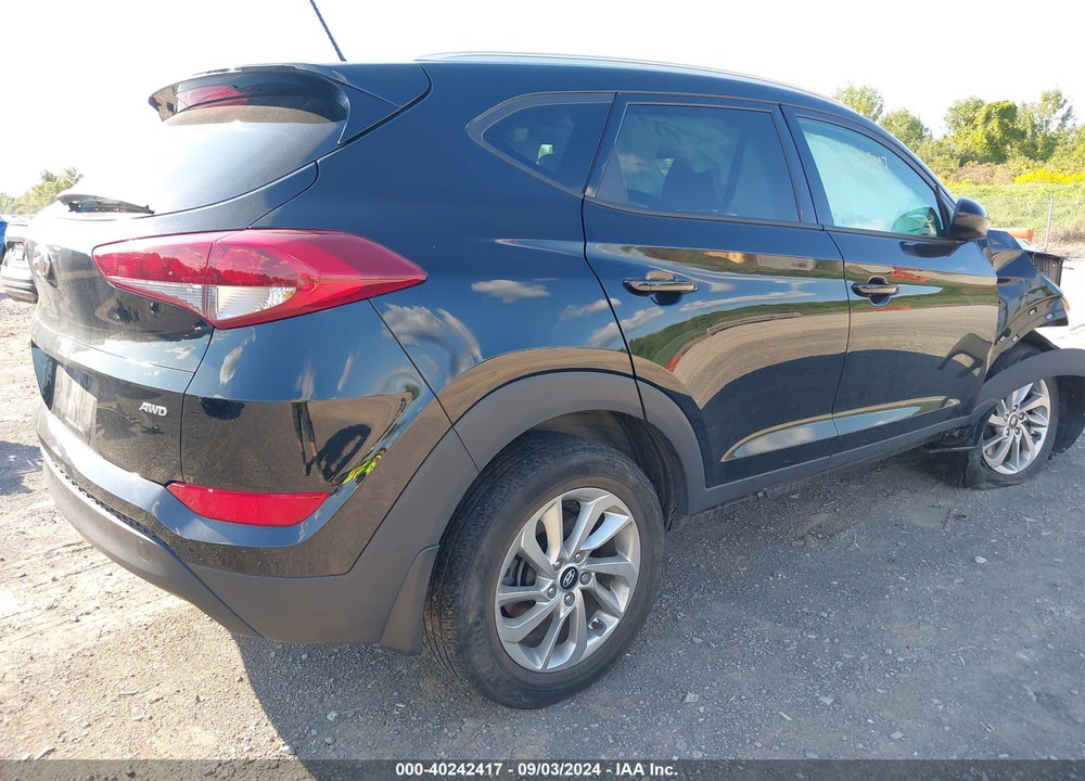 2017 HYUNDAI TUCSON SE VIN: KM8J3CA47HU262810