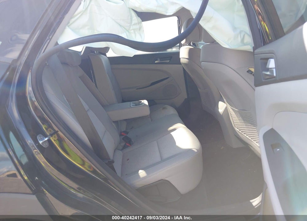 2017 HYUNDAI TUCSON SE VIN: KM8J3CA47HU262810