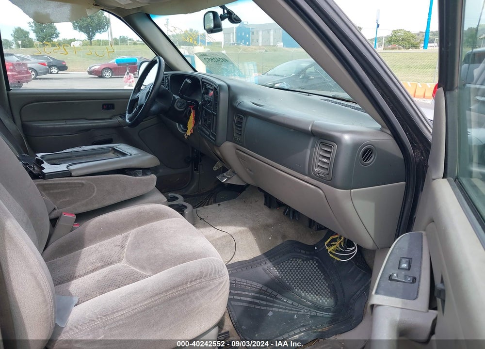 2005 CHEVROLET SUBURBAN 1500 LS VIN: 3GNFK16Z15G123543
