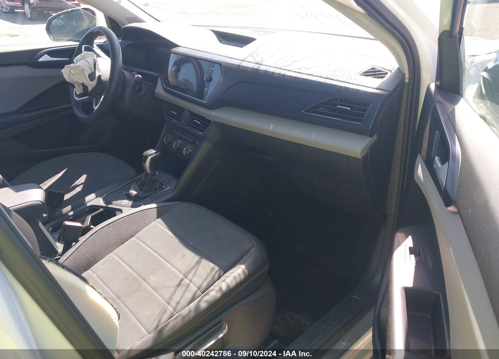 2022 VOLKSWAGEN TAOS VIN: 3VVRX7B22NM074620