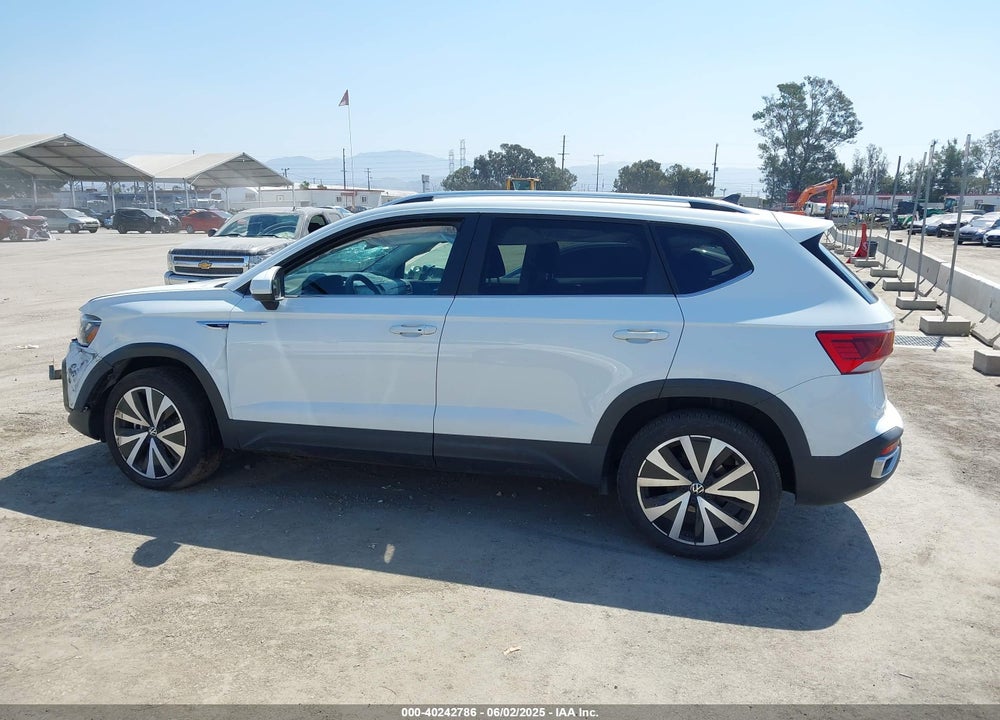 2022 VOLKSWAGEN TAOS VIN: 3VVRX7B22NM074620