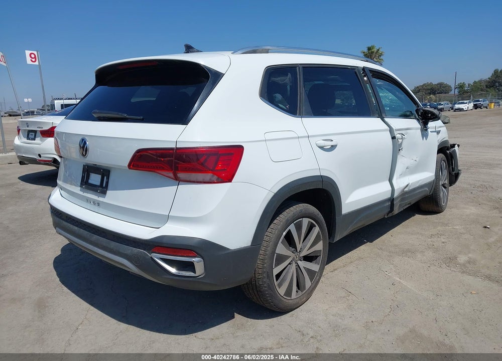 2022 VOLKSWAGEN TAOS VIN: 3VVRX7B22NM074620