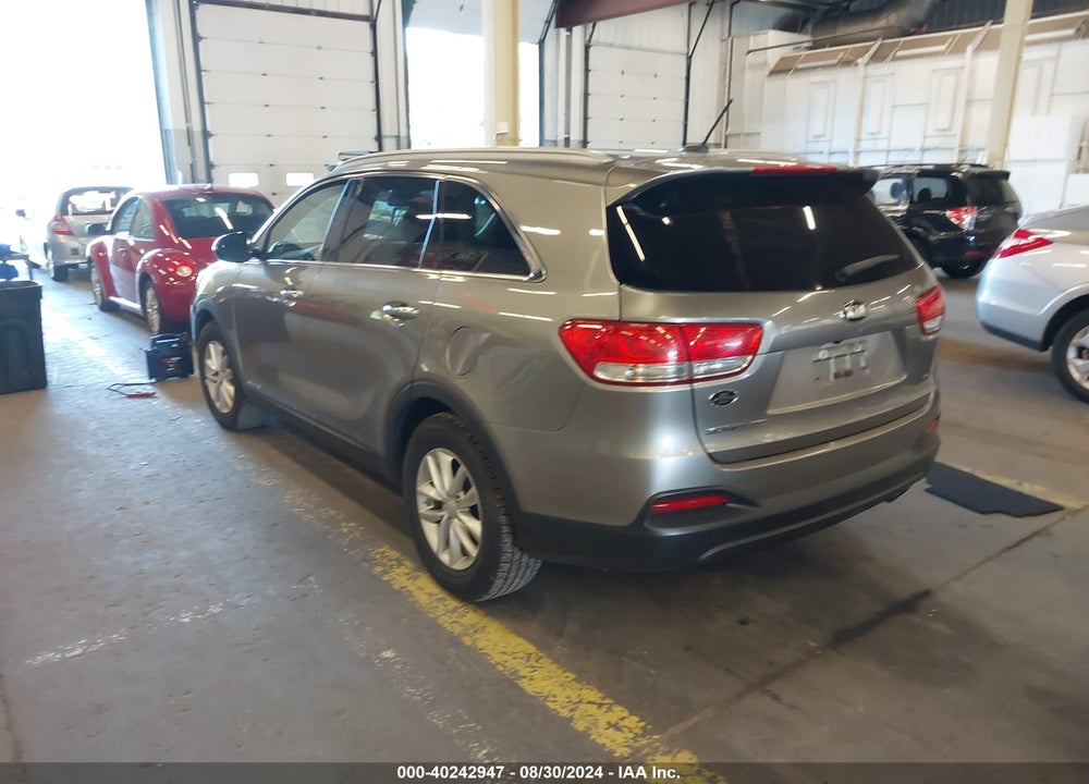 2018 KIA SORENTO 3.3L LX VIN: 5XYPGDA59JG341002