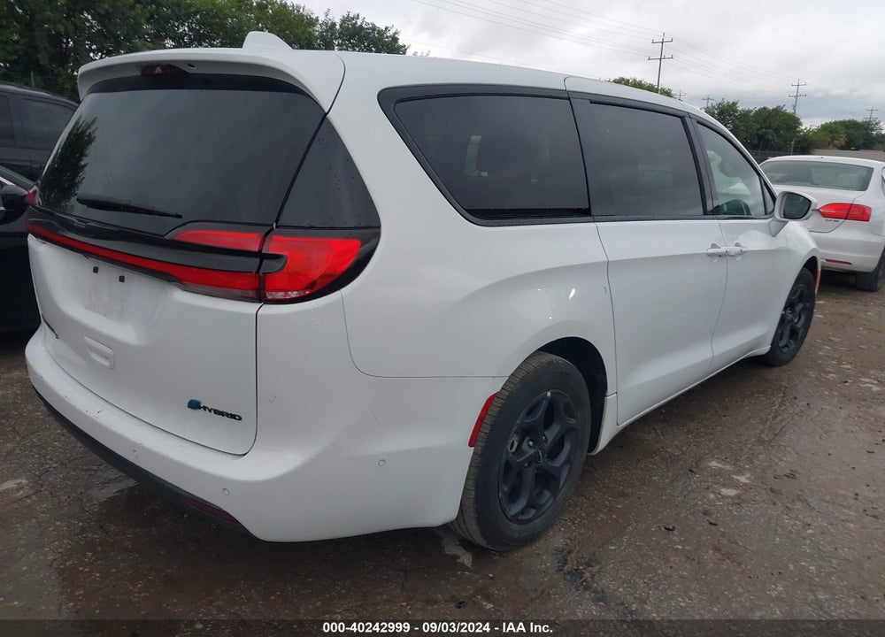 2022 CHRYSLER PACIFICA HYBRID TOURING L VIN: 2C4RC1L77NR127323