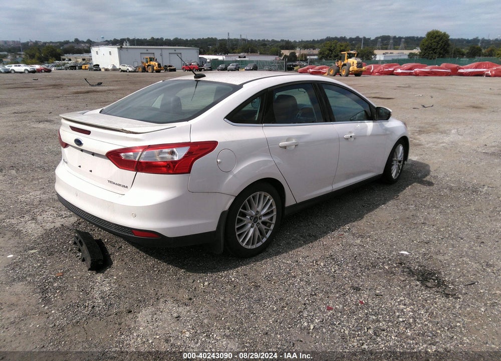2014 FORD FOCUS TITANIUM VIN: 1FADP3J28EL215488