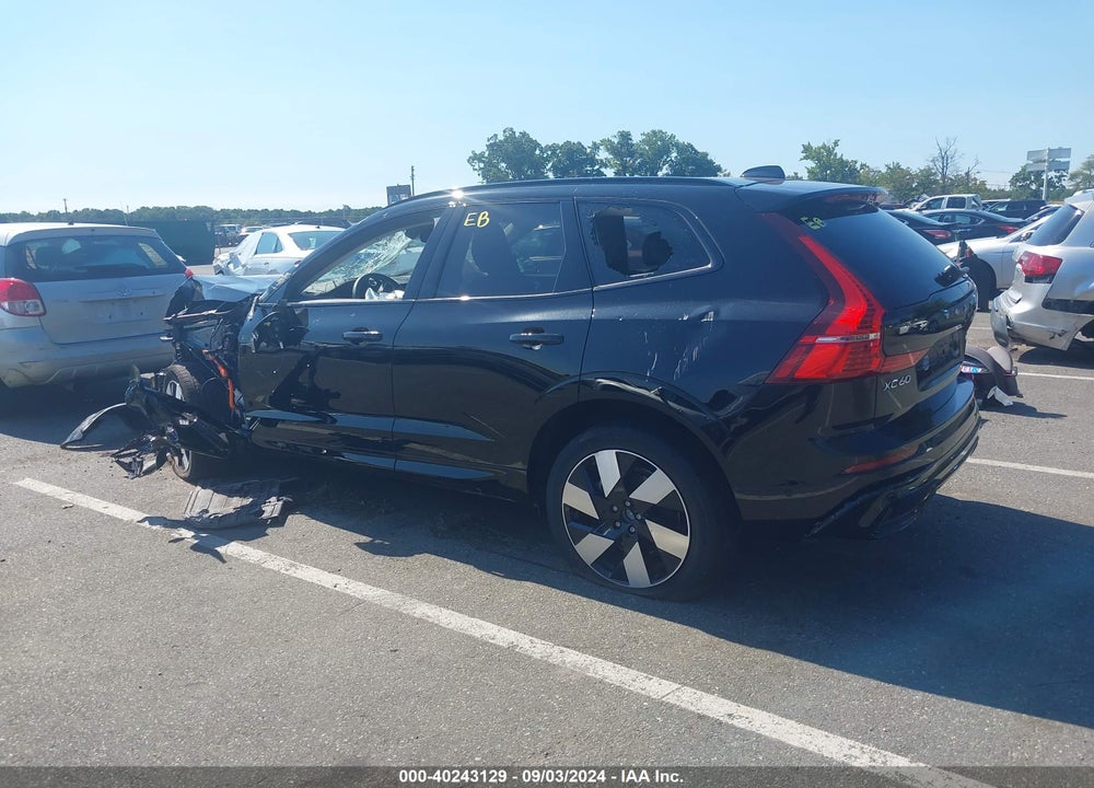 2024 VOLVO XC60 RECHARGE PLUG-IN HYBRID T8 ULTIMATE DARK THEME VIN: YV4H60DM8R1906948