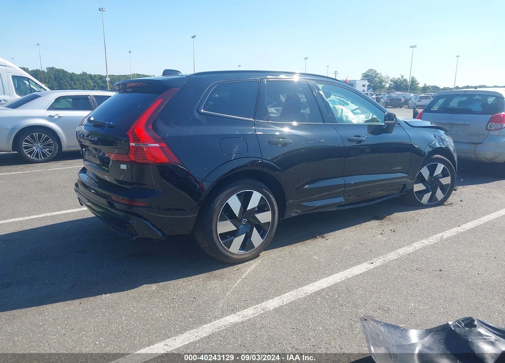 2024 VOLVO XC60 RECHARGE PLUG-IN HYBRID T8 ULTIMATE DARK THEME VIN: YV4H60DM8R1906948