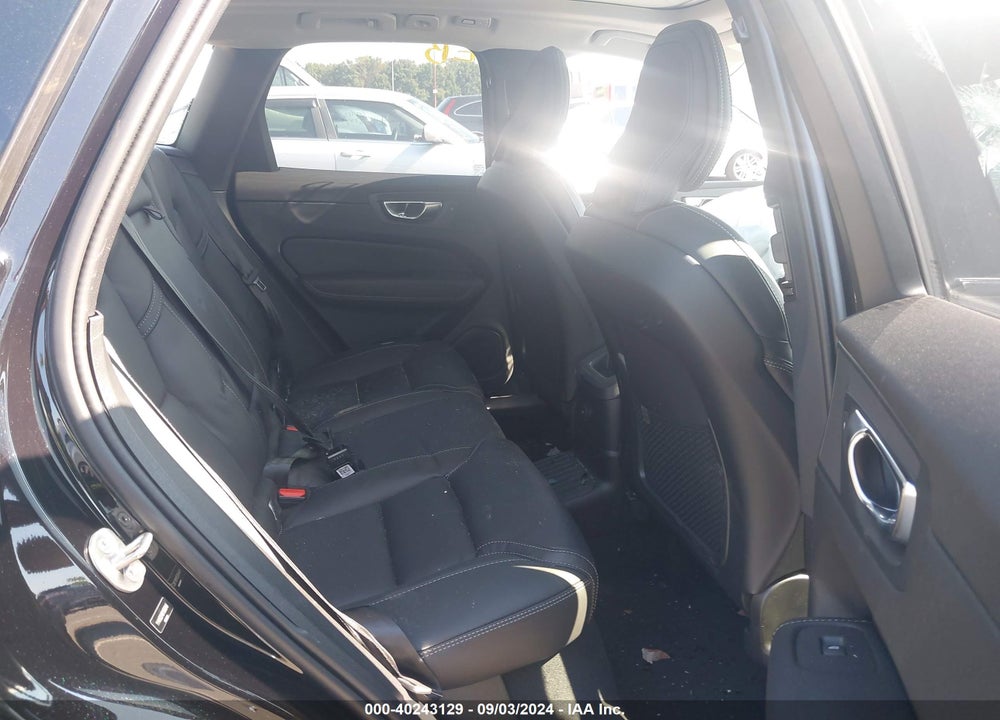 2024 VOLVO XC60 RECHARGE PLUG-IN HYBRID T8 ULTIMATE DARK THEME VIN: YV4H60DM8R1906948
