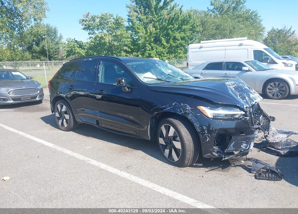 2024 VOLVO XC60 RECHARGE PLUG-IN HYBRID T8 ULTIMATE DARK THEME VIN: YV4H60DM8R1906948
