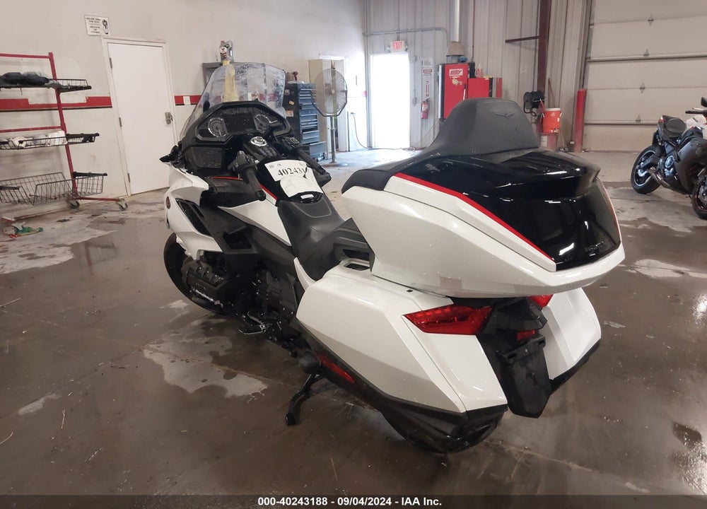 2024 HONDA GL1800 D VIN: JH2SC7954RK601024
