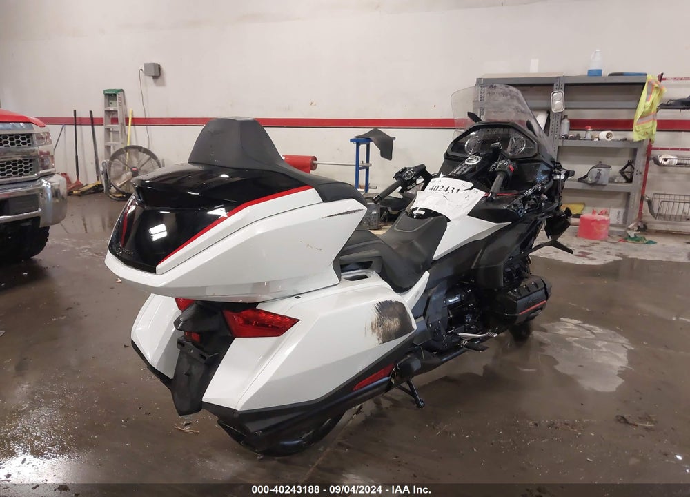2024 HONDA GL1800 D VIN: JH2SC7954RK601024