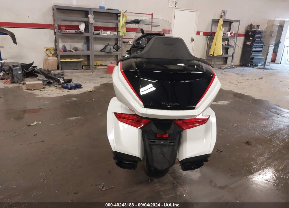 2024 HONDA GL1800 D VIN: JH2SC7954RK601024
