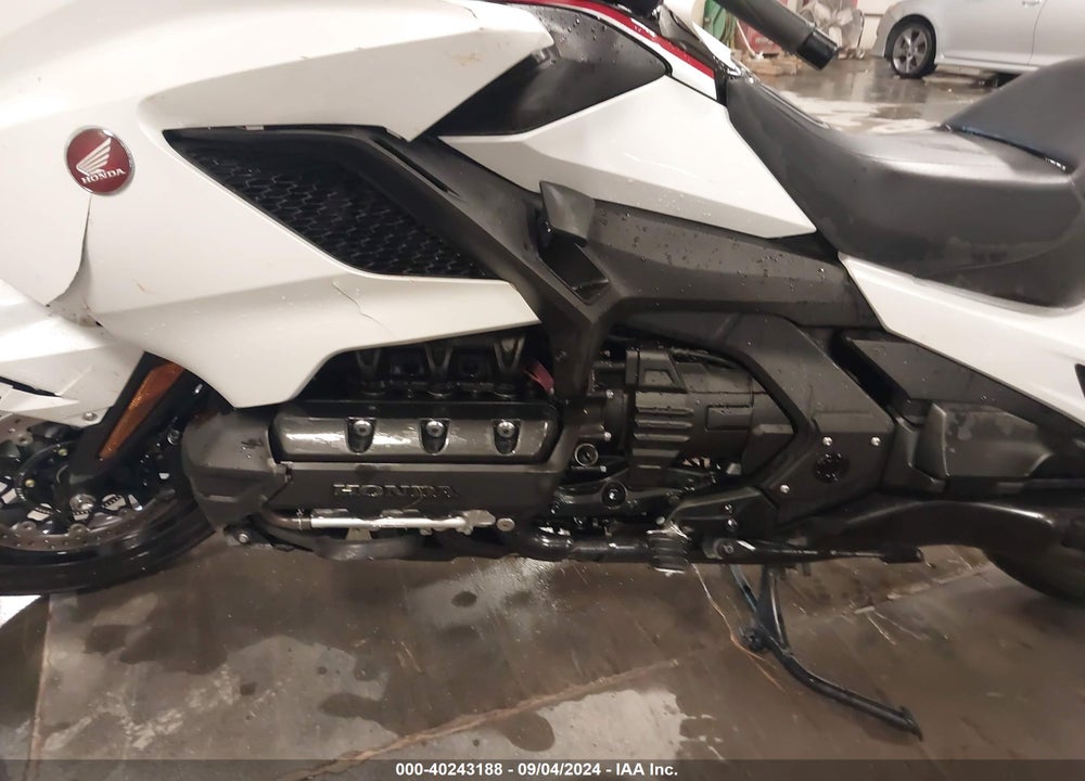 2024 HONDA GL1800 D VIN: JH2SC7954RK601024