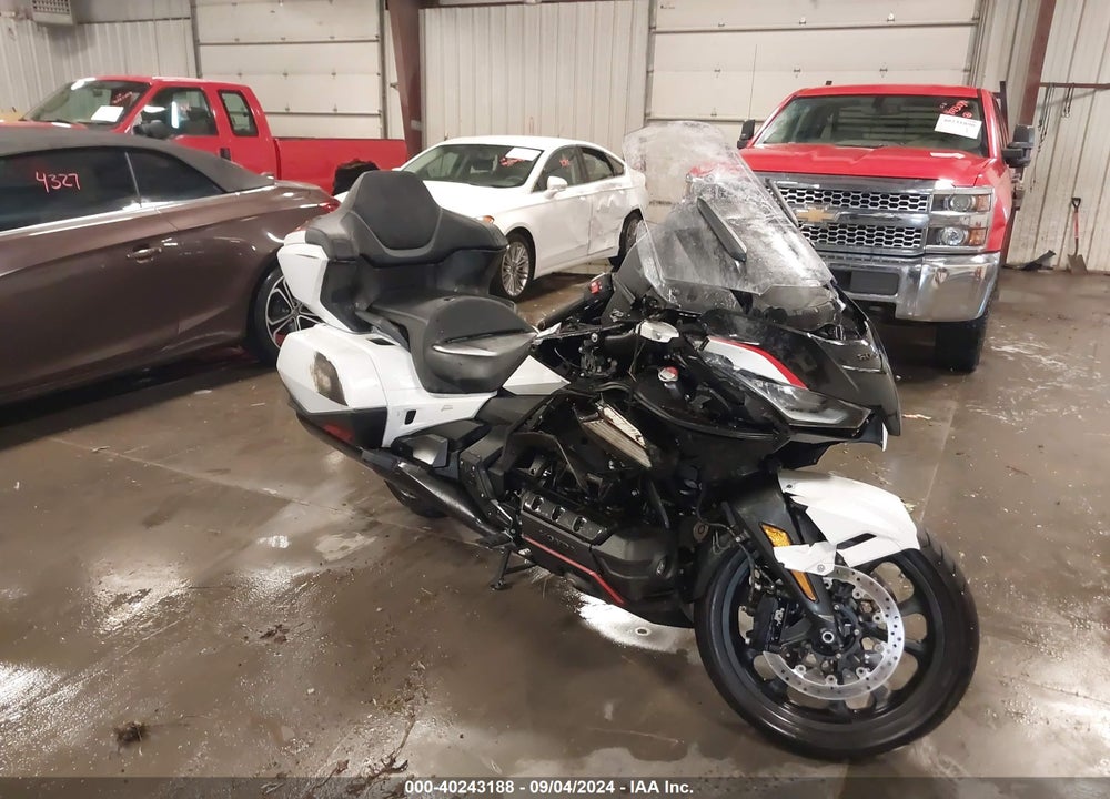 2024 HONDA GL1800 D VIN: JH2SC7954RK601024
