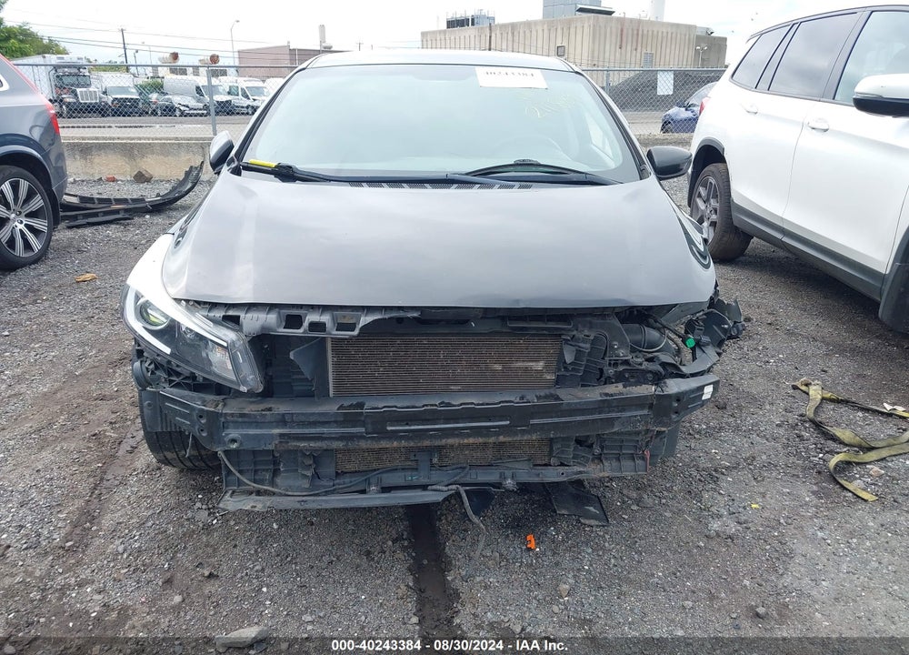 2018 KIA FORTE LX VIN: 3KPFL4A72JE211889
