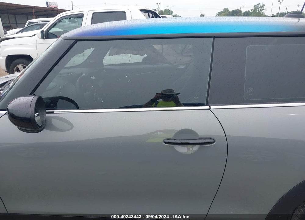 2022 MINI HARDTOP COOPER S VIN: WMW53DH0XN2S00482