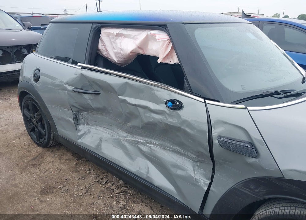 2022 MINI HARDTOP COOPER S VIN: WMW53DH0XN2S00482