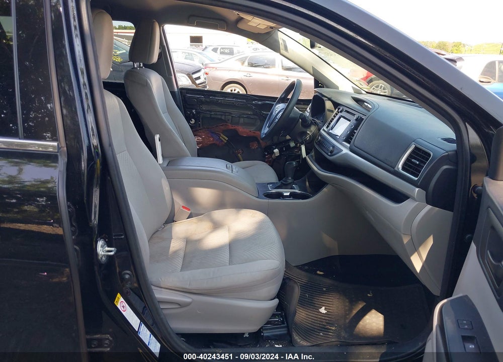 2015 TOYOTA HIGHLANDER LE V6 VIN: 5TDBKRFHXFS126229
