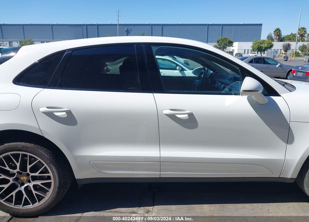 2017 PORSCHE MACAN S VIN: WP1AB2A57HLB21041