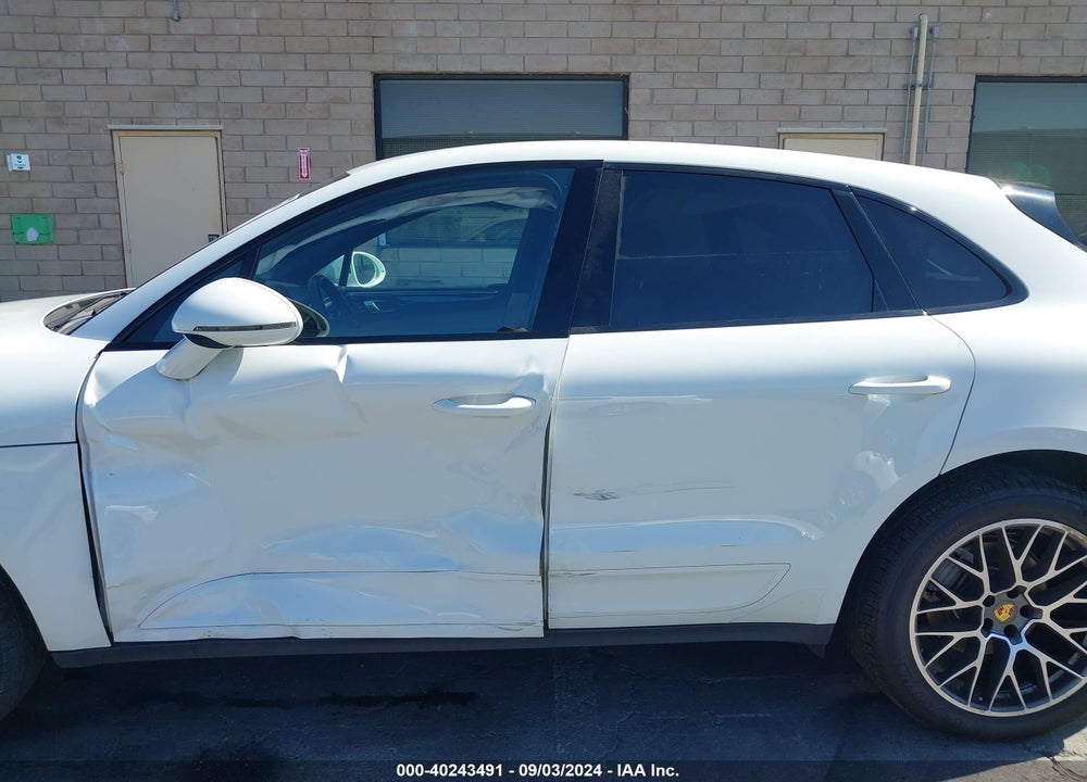 2017 PORSCHE MACAN S VIN: WP1AB2A57HLB21041
