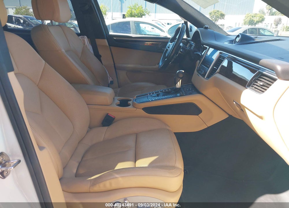 2017 PORSCHE MACAN S VIN: WP1AB2A57HLB21041