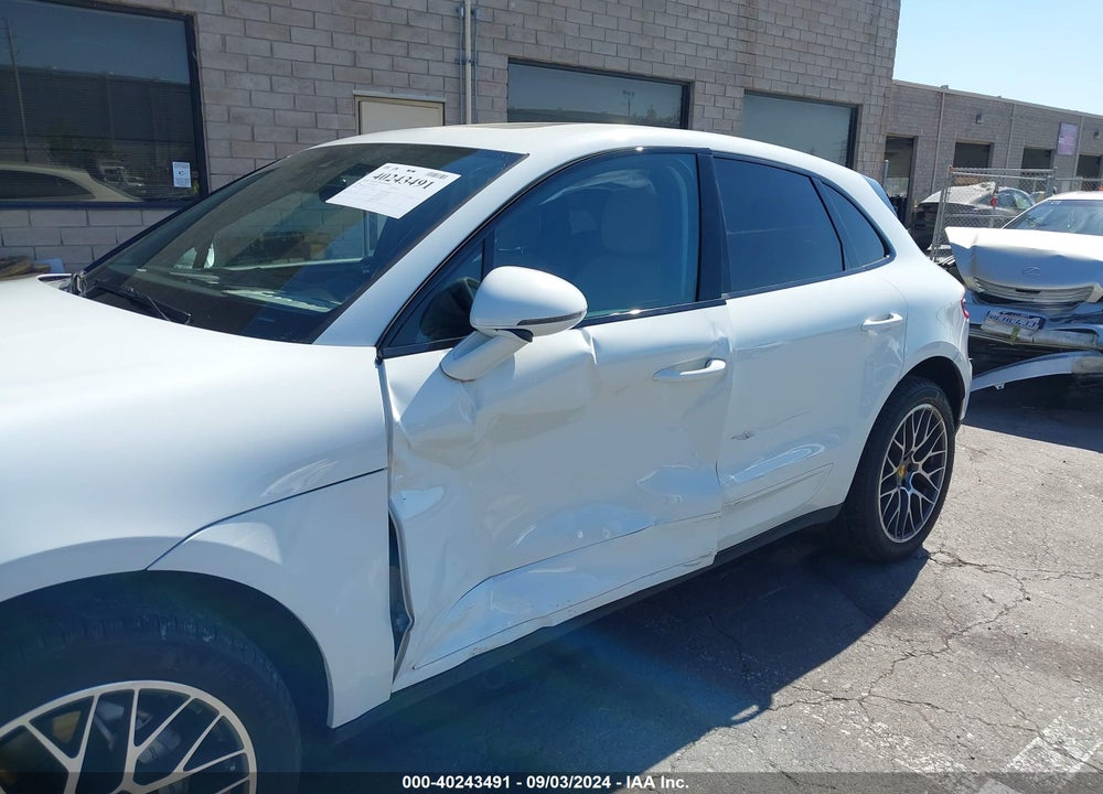 2017 PORSCHE MACAN S VIN: WP1AB2A57HLB21041