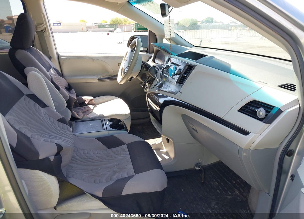 2014 TOYOTA SIENNA LE V6 8 PASSENGER VIN: 5TDKK3DC3ES512820