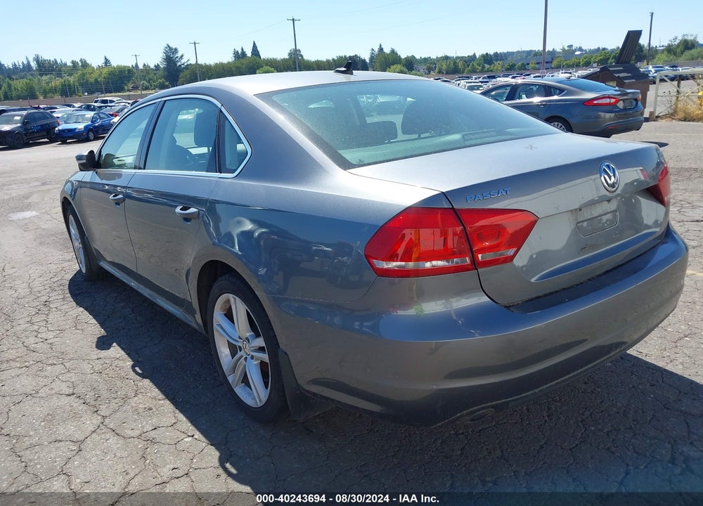 2014 VOLKSWAGEN PASSAT 2.0L TDI SE VIN: 1VWBN7A32EC049036