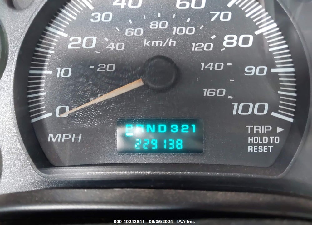 2005 CHEVROLET EXPRESS VIN: 1GAHG39U051215507