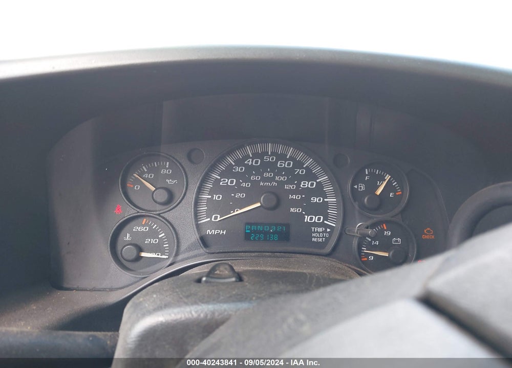2005 CHEVROLET EXPRESS VIN: 1GAHG39U051215507