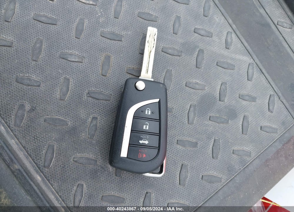 2019 TOYOTA CAMRY LE VIN: 4T1B11HK7KU790700