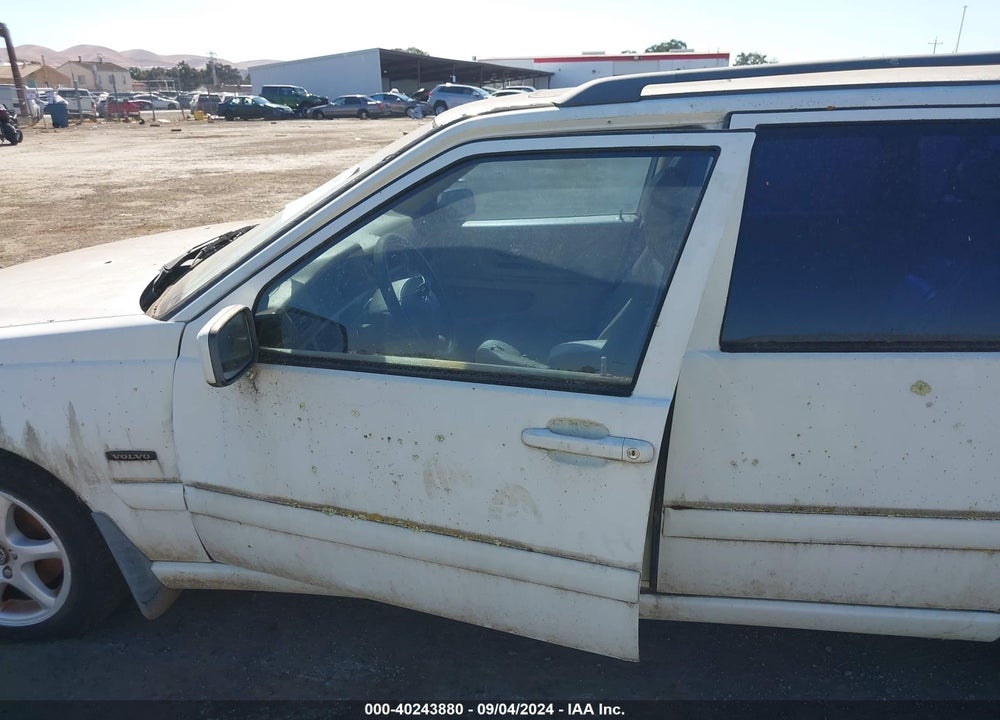 1998 VOLVO V70 GLT VIN: YV1LW5640W2377728