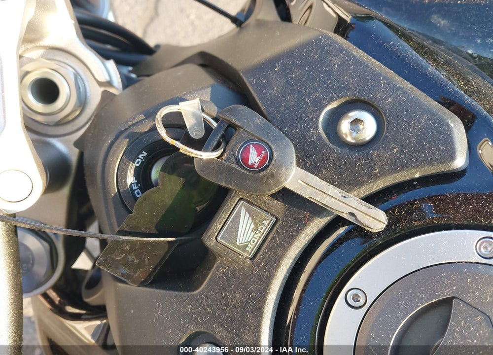 2018 HONDA CB1000 RA VIN: JH2SC801XJK000365