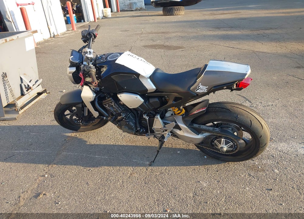 2018 HONDA CB1000 RA VIN: JH2SC801XJK000365